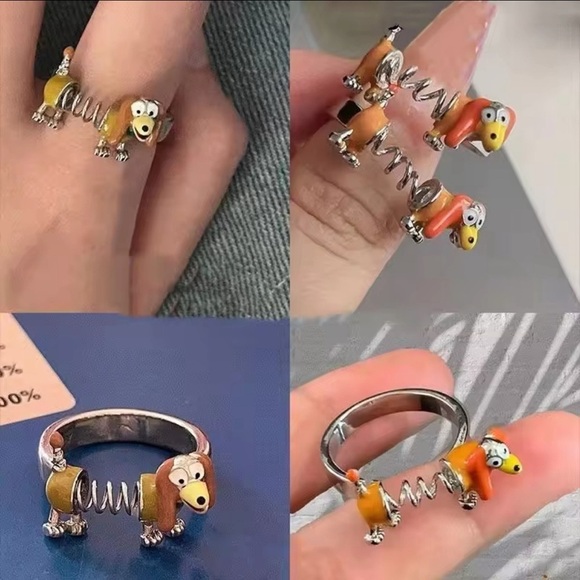 ⭐️NEW⭐️ Toy Story Enameled Slinky Dog Ring Silver Tone Adjustable Sizing - Picture 3 of 7